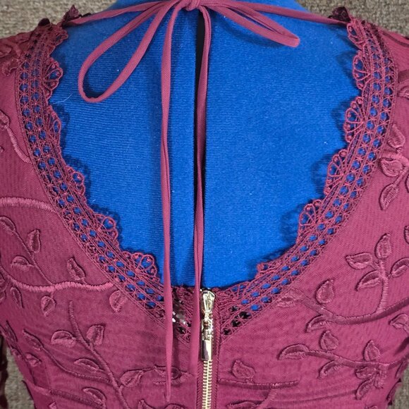 Altar'd State Lace and embroidered Midi Dress Burgundy Sz M Pre-owned - Picture 4 of 7